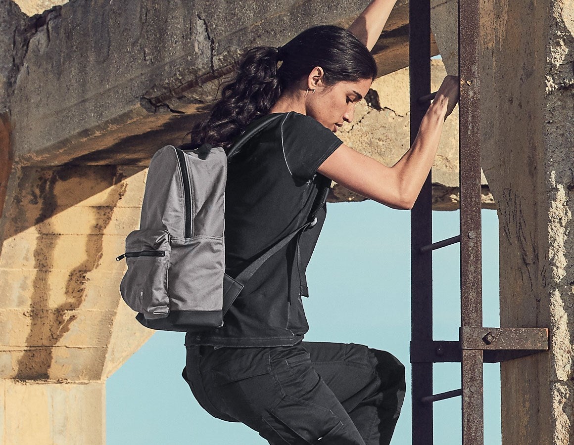 Main action image Backpack e.s.motion ten granite