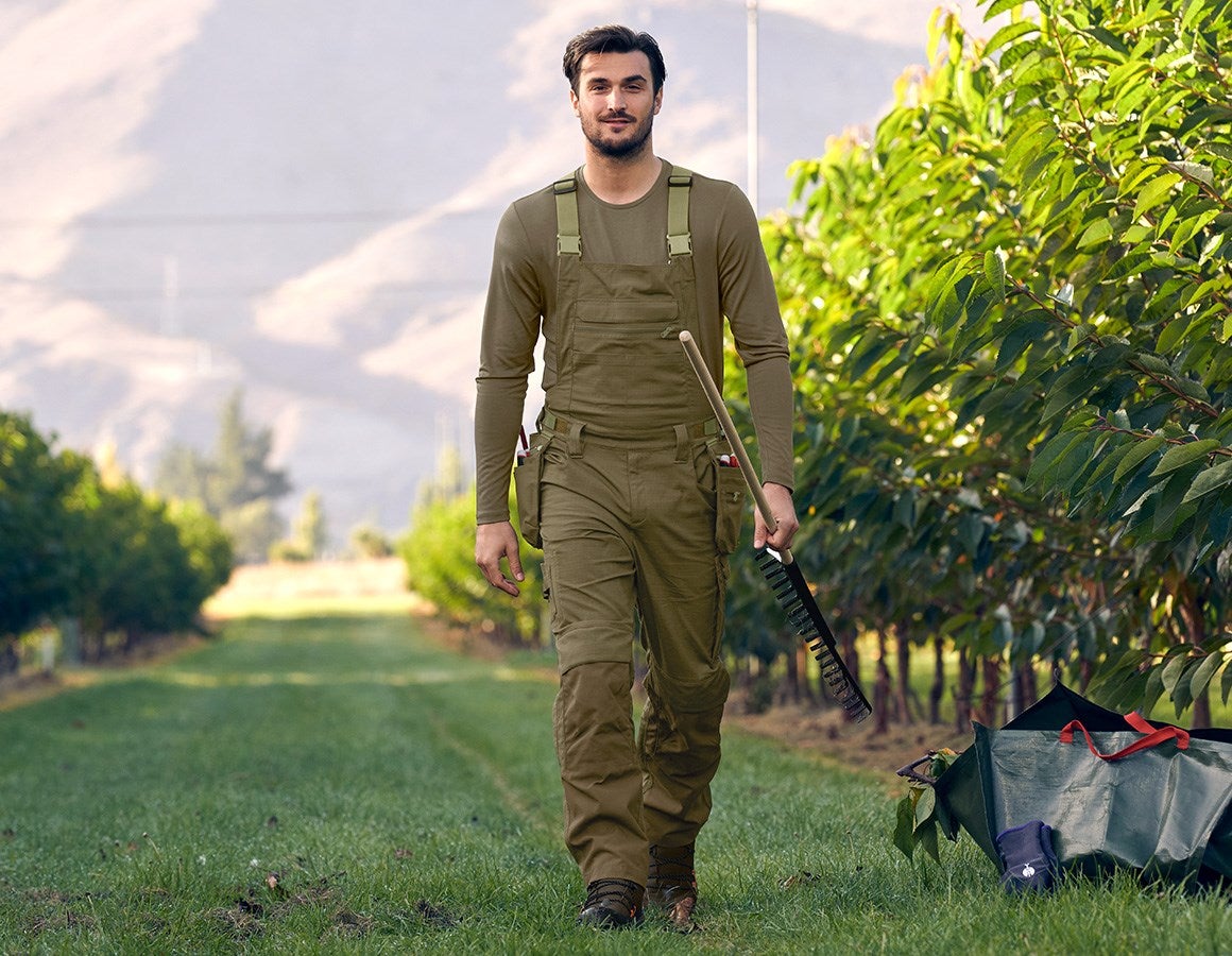 Main action image Bib & Brace e.s.concrete solid mudgreen