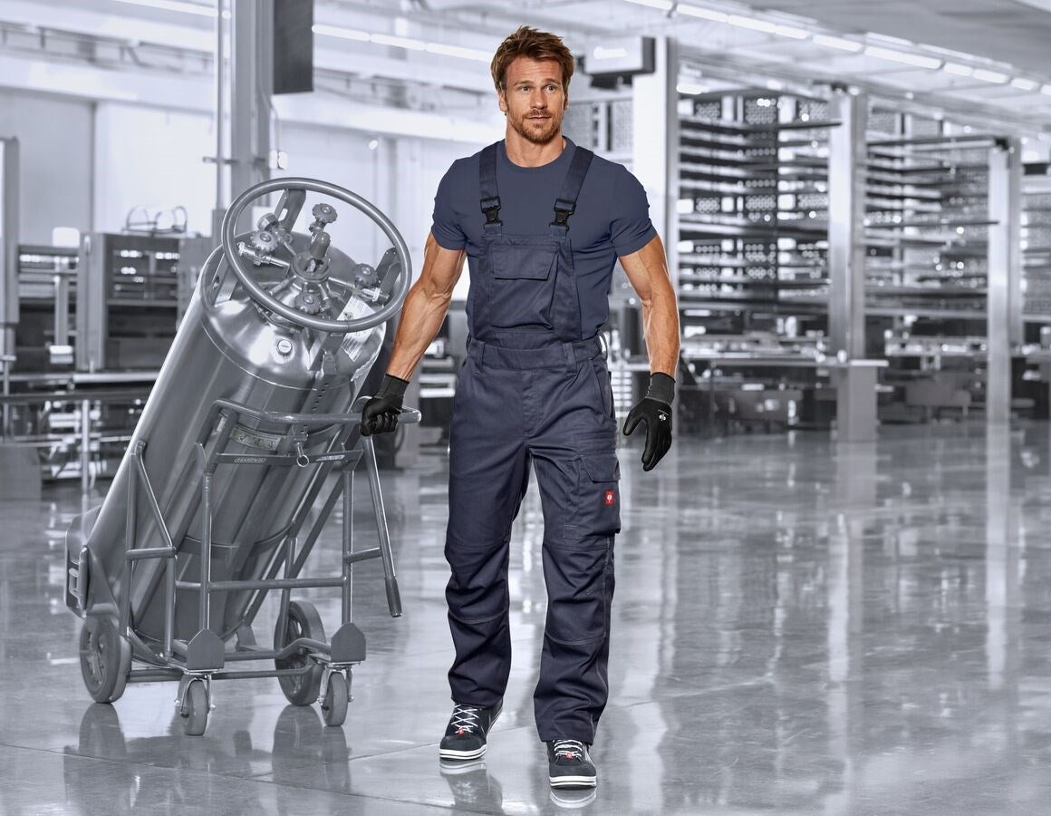 Main action image Bib & brace e.s.industry pacific