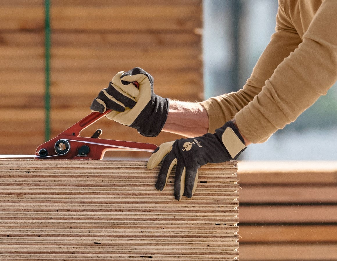 Main action image Assembly winter gloves Intense light black/brown