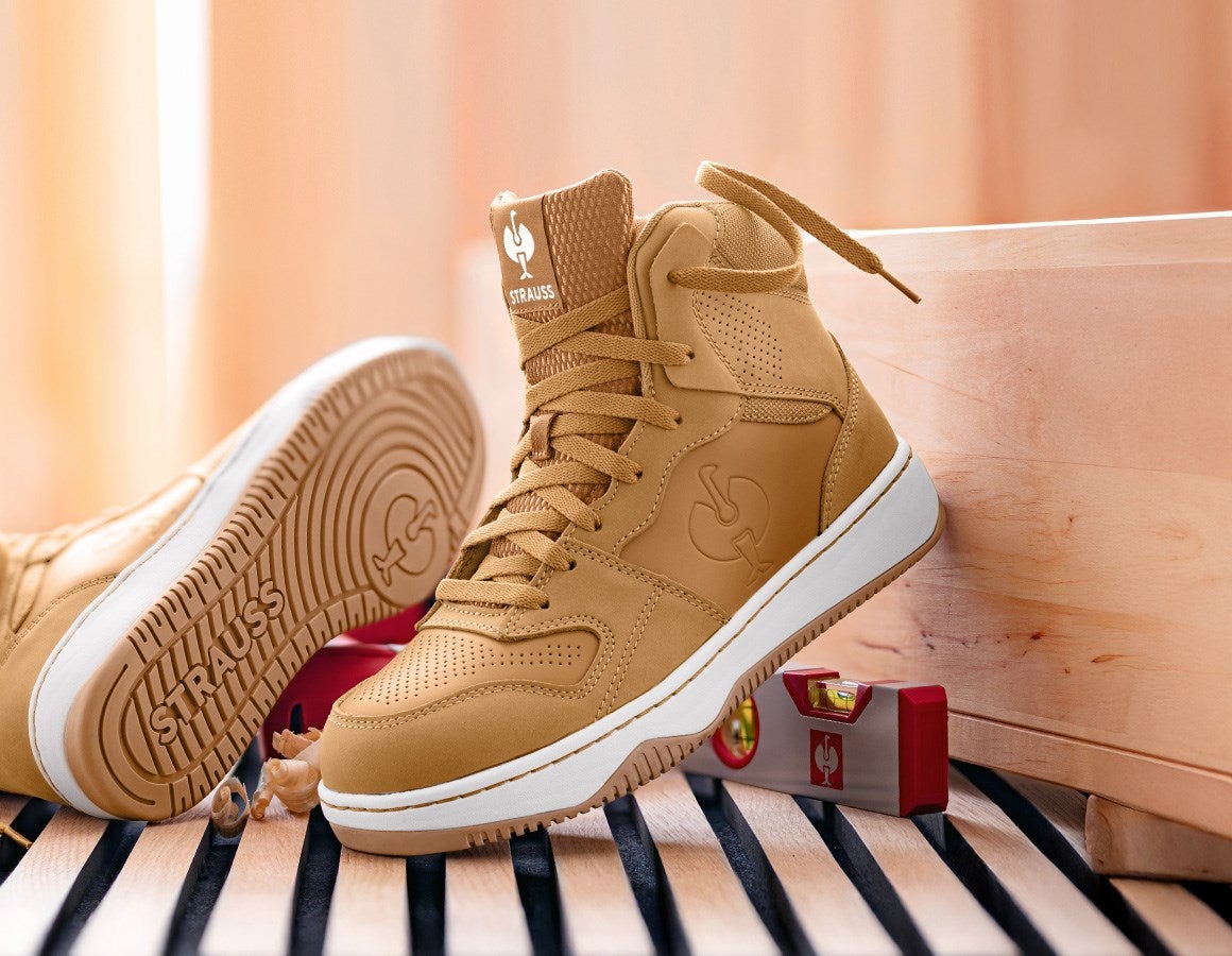 Main action image S1P Safety boots e.s. Eindhoven mid almondbrown