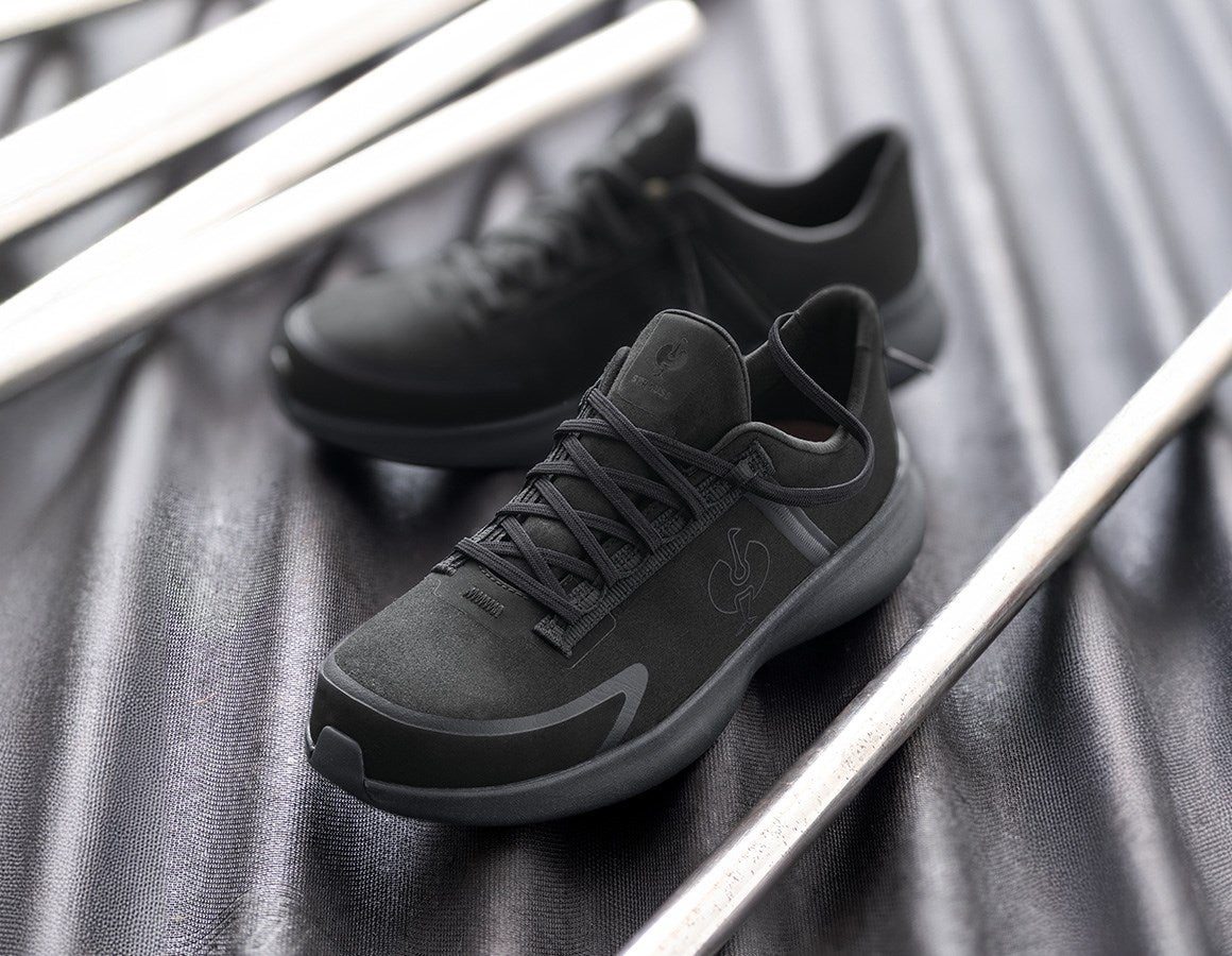 Main action image S2 Safety shoes e.s. Rom low black