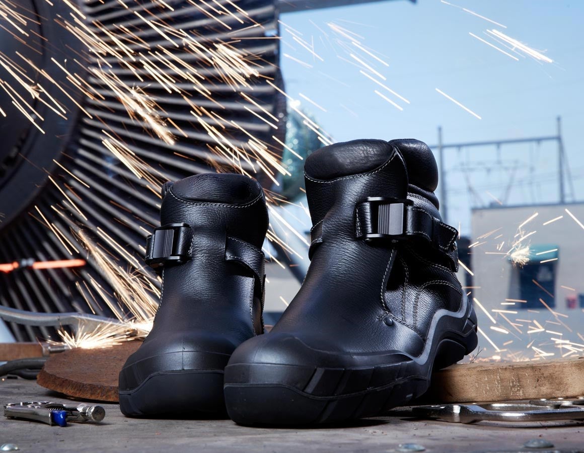 Main action image S3 Welder's safety boots e.s. Pleione black