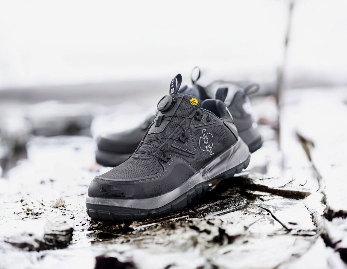 Main action image S7S Safety shoes e.s. Altadena low black