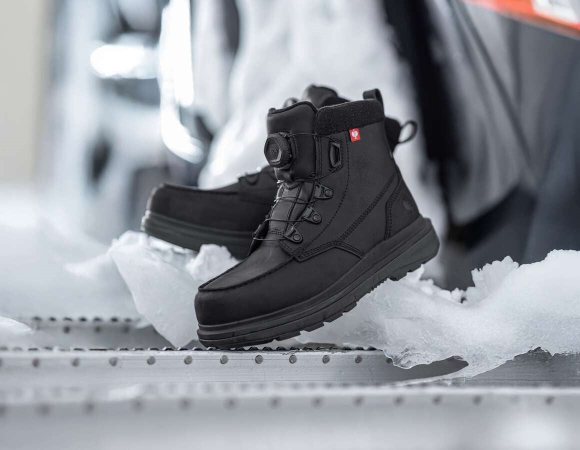 Main action image S7S Safety boots e.s. Woodside mid black