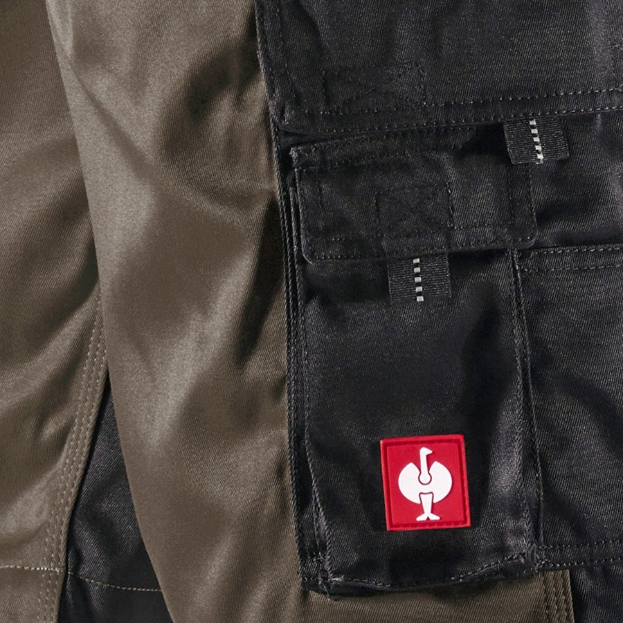 Detailed image Short e.s.image olive/black