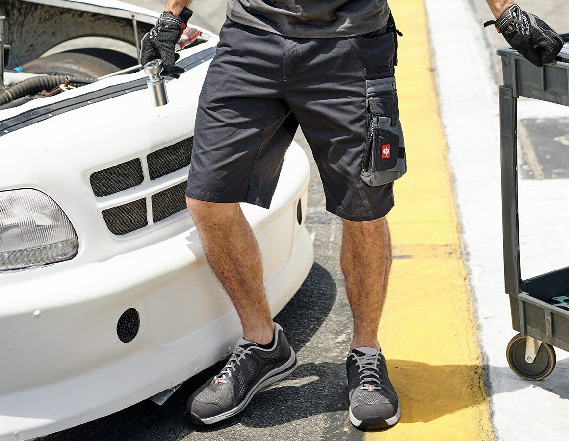 Main action image Shorts e.s.motion graphite/cement