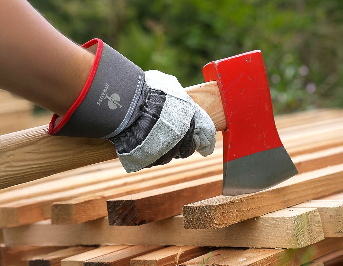 Main action image Cracked leather gloves Cooper 7