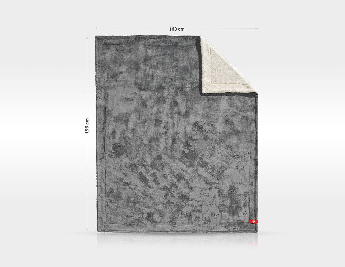 Main action image e.s. Faux fur blanket nordicgrey