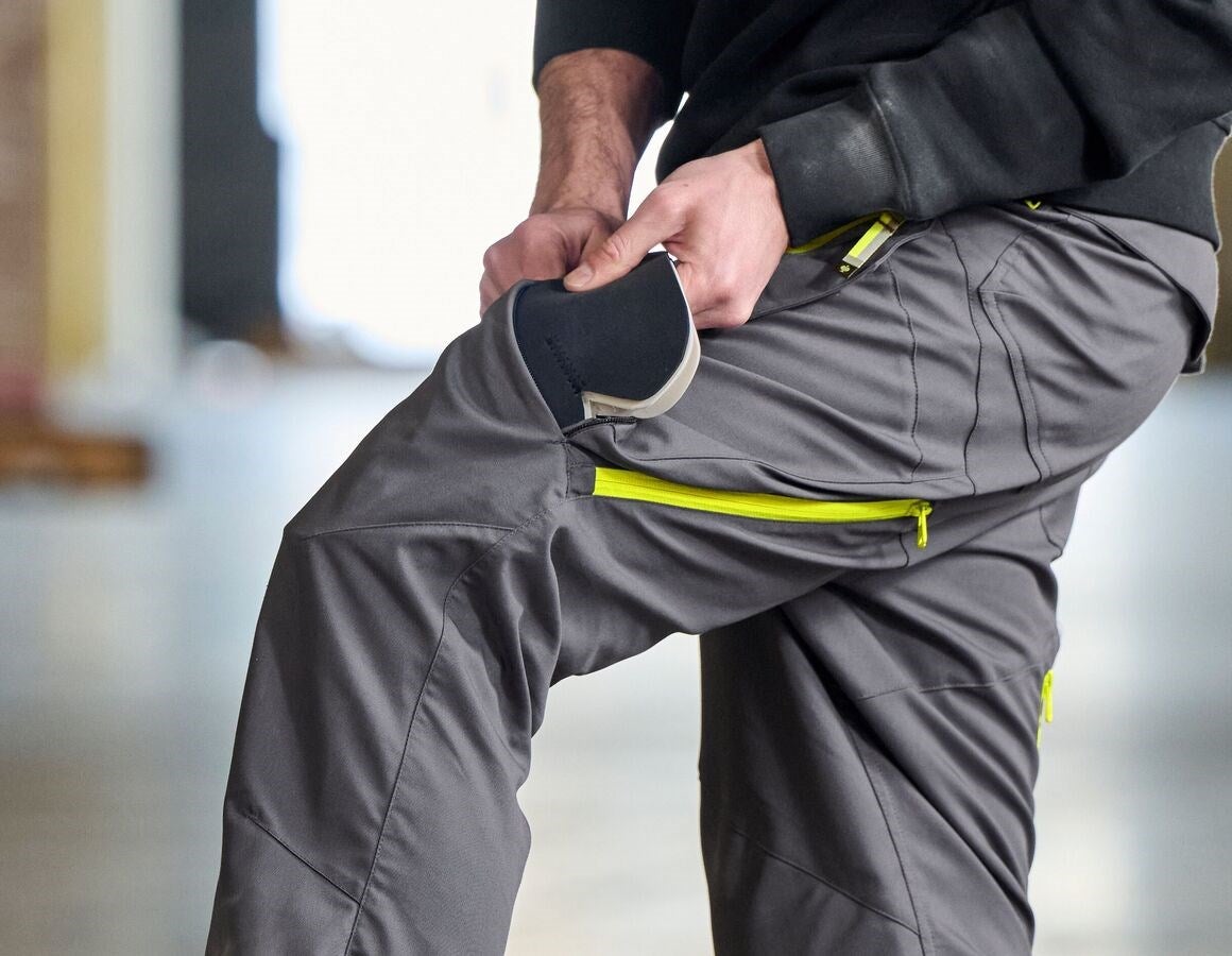 Main action image e.s. Knee Pad Flex black