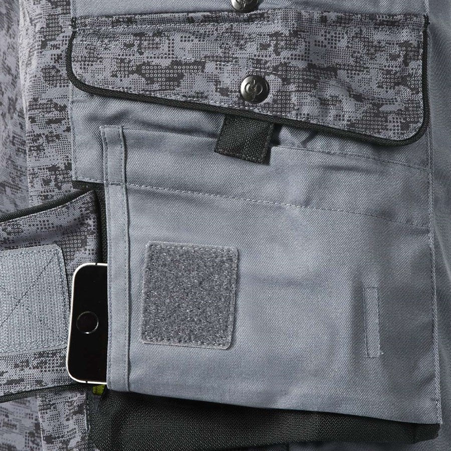 Detailed image e.s. Shorts Pixel grey/graphite/lime