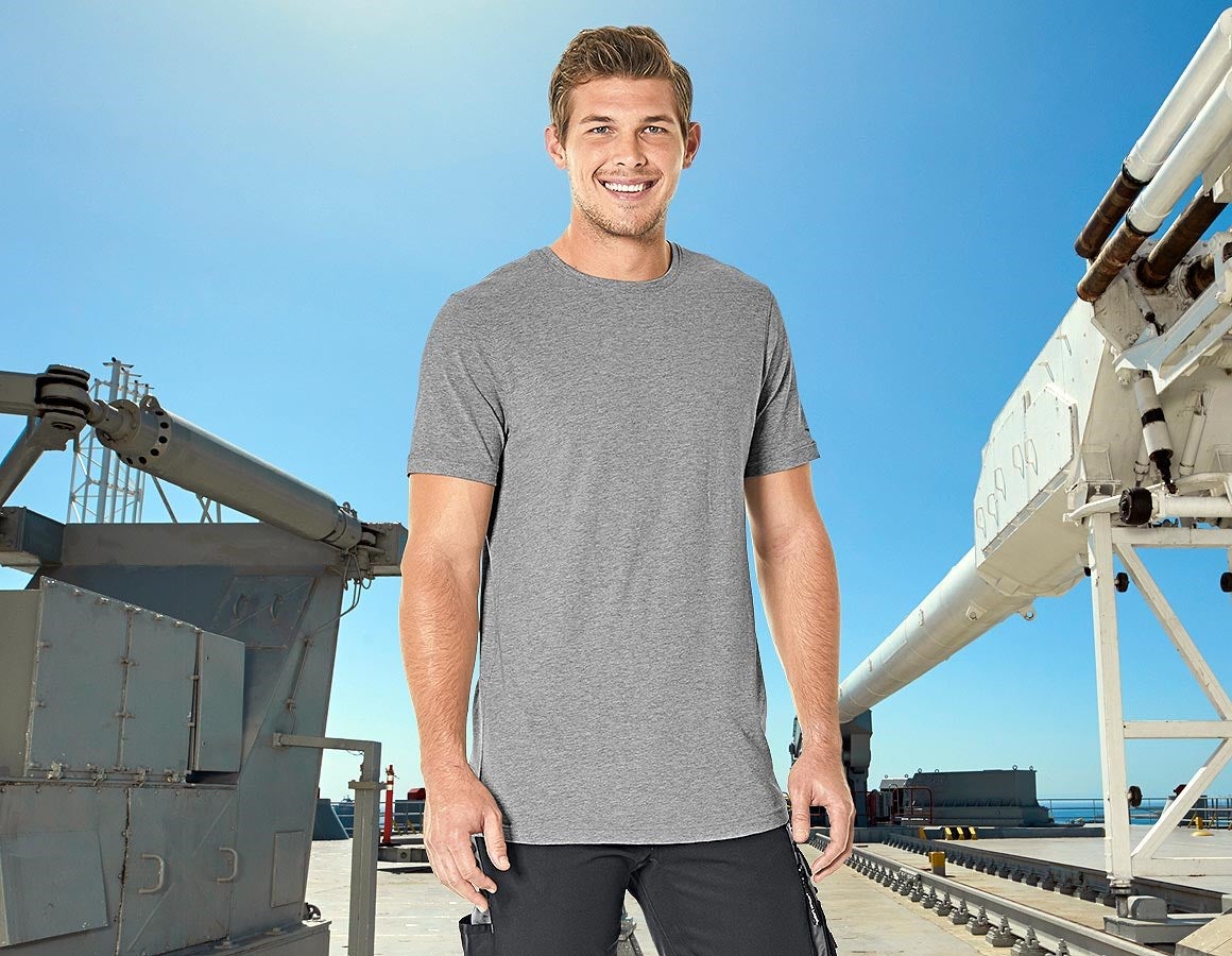 Main action image e.s. T-shirt cotton stretch, long fit grey melange