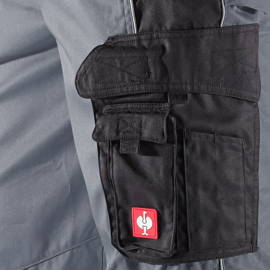 Detailed image 3/4 length trousers e.s.active grey/black