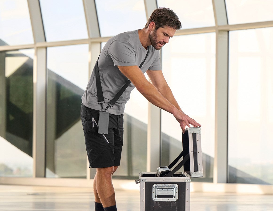 Additional image 4 e.s. phone leash black