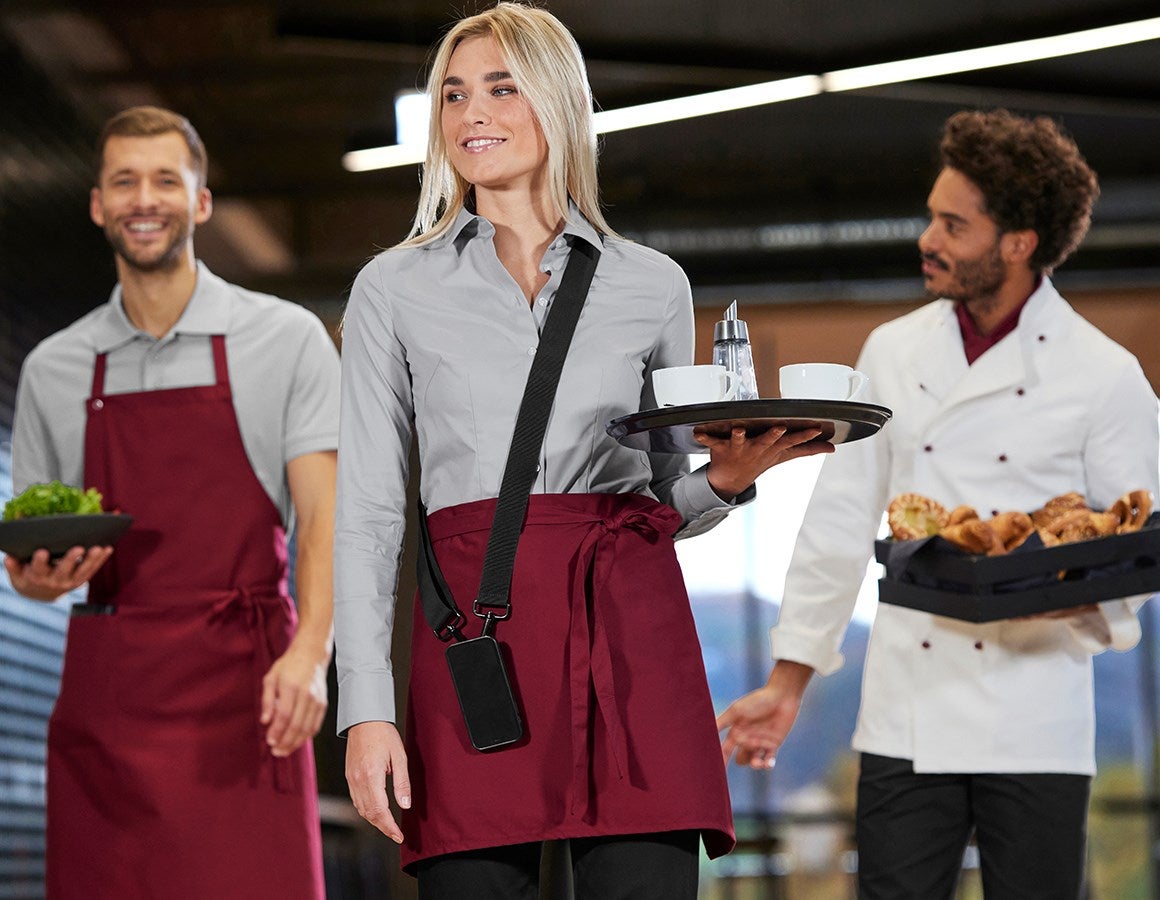 Main action image e.s. phone leash black